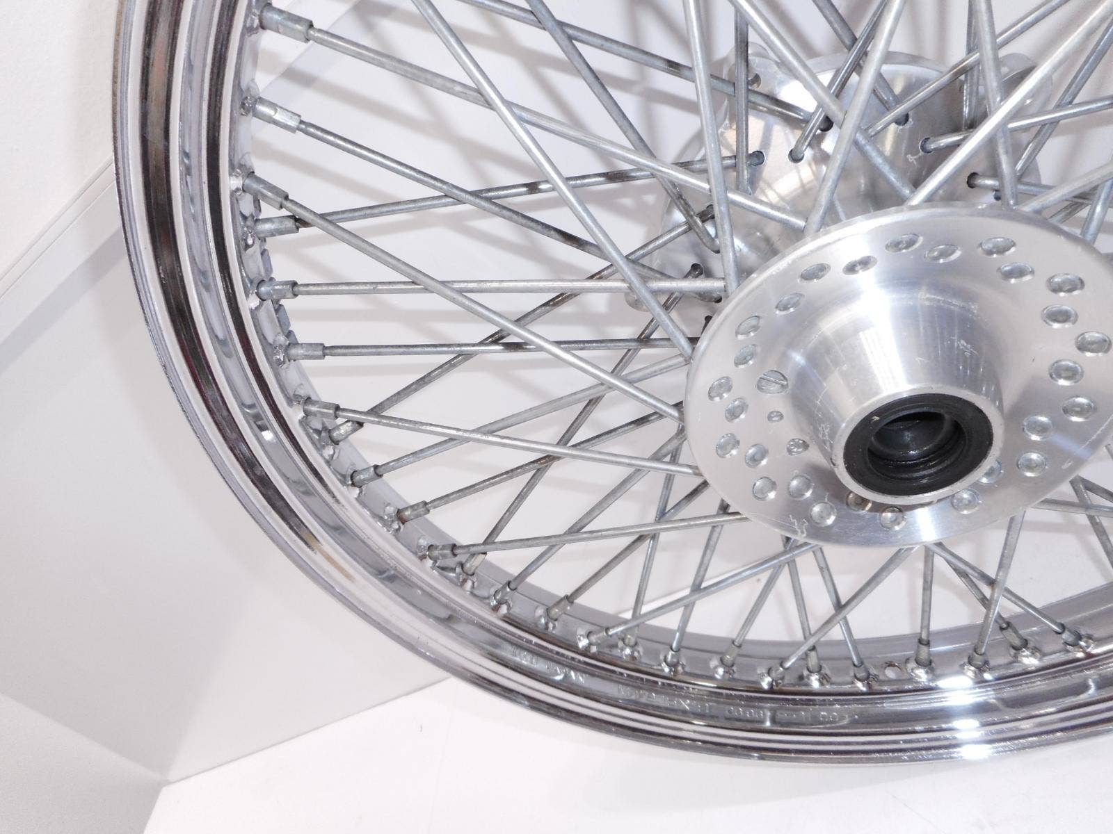 Klikněte pro detailní foto č. 2 - Přední kolo - 19"
